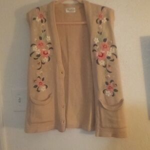 Tan Douxtisan vest with flowers and pockets, flowers, casual, trendy, retro, fun